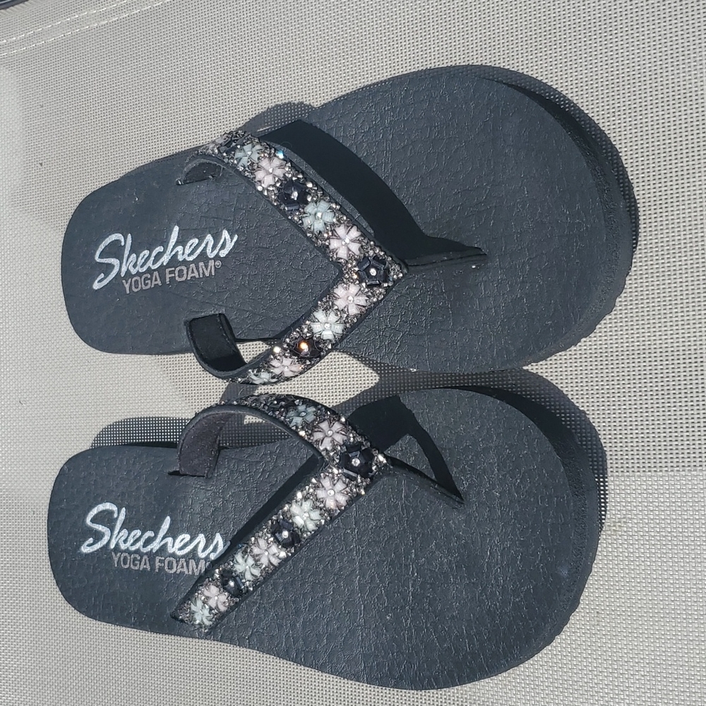 Skechers Yoga Foam Sandals Never Worn MAKE OFFER